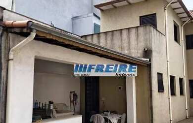 Imagem: A casa possui 3 Dormitórios, 2 Banheiros, 5 Vagas na garagem