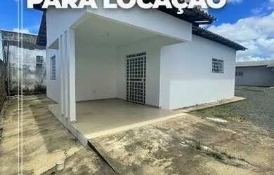 Imagem: A casa possui 2 Dormitórios e 2 Banheiros e está localizado