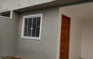 Imagem: A casa possui 2 Dormitórios, 1 Banheiro, 1 Vaga na garagem