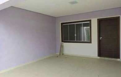 Imagem: A casa possui 3 Dormitórios, 2 Banheiros, 1 Vaga na garagem