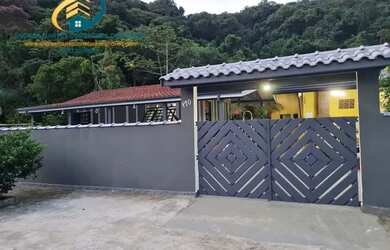 Imagem: A casa possui 2 Dormitórios, 2 Banheiros, 3 Vagas na garagem