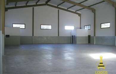 Imagem: O depósito possui 5 Vagas na garagem, 750m² de Área e está