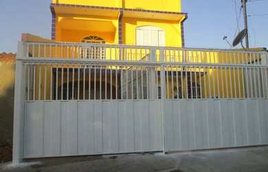 Imagem: A casa possui 2 Dormitórios, 1 Banheiro, 1 Vaga na garagem