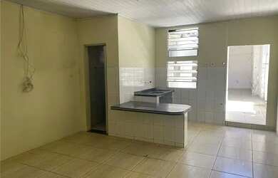 Imagem: A casa possui 3 Dormitórios, 2 Banheiros, 120m² de Área e