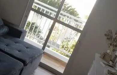 Imagem: O apartamento possui 2 Dormitórios, 1 Banheiro, 1 Vaga na garagem