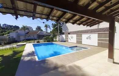 Imagem: A casa em condomínio possui 3 Dormitórios, 5 Banheiros, 2