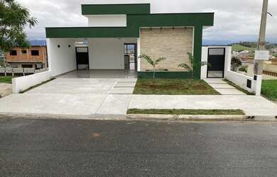 Imagem: A casa em condomínio possui 3 Dormitórios, 2 Banheiros, 2