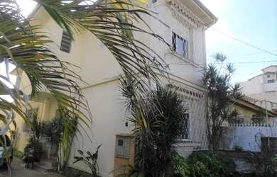 Imagem: A casa possui 3 Dormitórios, 3 Banheiros, 3 Vagas na garagem