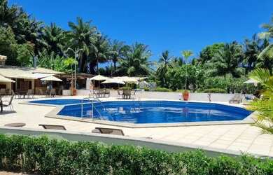 Imagem: A casa possui 5 Dormitórios, Acomodam 10 pessoas, 2 Vagas na