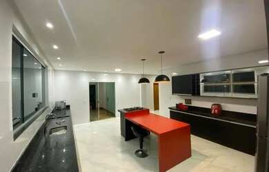 Imagem: A casa em condomínio possui 5 Dormitórios, 5 Banheiros, 4