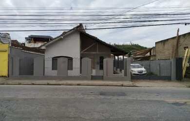 Imagem: A casa possui 5 Dormitórios, 2 Banheiros, 4 Vagas na garagem