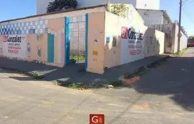 Imagem: A casa possui 5 Dormitórios, 2 Banheiros, 1 Vaga na garagem