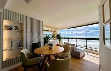 Imagem: O apartamento possui 3 Dormitórios, 3 Banheiros, 2 Vagas na