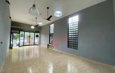 Imagem: O depósito possui 1 Vaga na garagem, 102m² de Área e está