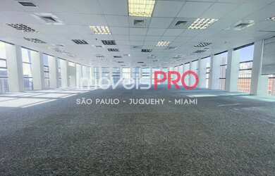 Imagem: O depósito possui 3 Vagas na garagem e 284m² de Área e está