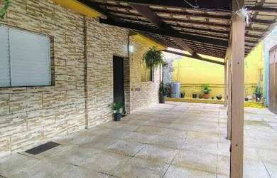 Imagem: A casa possui 5 Dormitórios, 2 Banheiros, 1 Vaga na garagem