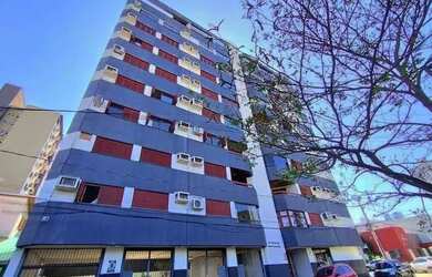 Imagem: O apartamento possui 3 Dormitórios, 1 Banheiro, 1 Vaga na garagem