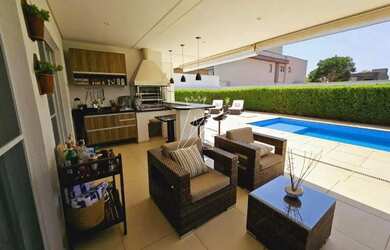 Imagem: A casa em condomínio possui 4 Dormitórios, 5 Banheiros, 4