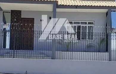 Imagem: A casa possui 3 Dormitórios, 3 Banheiros, 4 Vagas na garagem