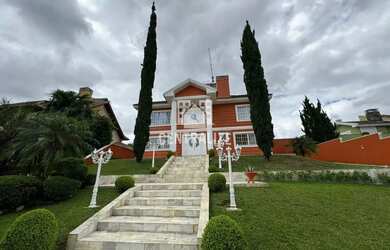 Imagem: A casa em condomínio possui 4 Dormitórios, 2 Banheiros, 5