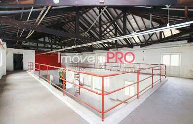 Imagem 10: Predio de tombado , de esquina com grande movimento de pedestre