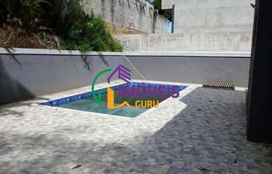 Imagem: A casa possui 3 Dormitórios, 4 Banheiros, 2 Vagas na garagem