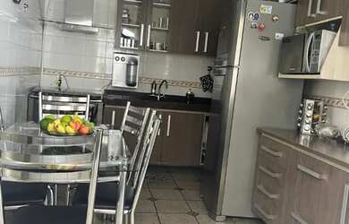 Imagem 3: Casa no Vila Bretas. Piscina, Churrasqueira, Imóvel mobiliadoeAr-condicionado