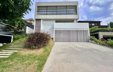 Imagem: A casa em condomínio possui 4 Dormitórios, 5 Banheiros, 4