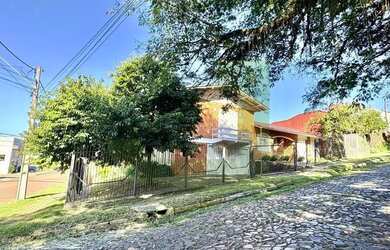 Imagem: A casa possui 3 Dormitórios, 1 Banheiro, 1 Vaga na garagem