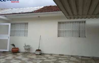 Imagem: A casa possui 2 Dormitórios, 1 Banheiro, 2 Vagas na garagem