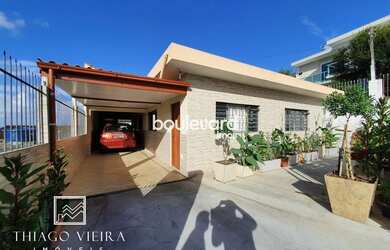 Imagem: A casa possui 3 Dormitórios, 1 Banheiro, 3 Vagas na garagem