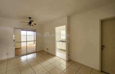 Imagem: A casa em condomínio possui 3 Dormitórios, 1 Banheiro, 2 Vagas