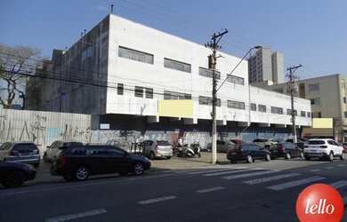 Imagem: O depósito possui 5 Vagas na garagem, 3.600m² de Área e