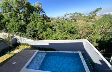 Imagem: A casa em condomínio possui 4 Dormitórios, 5 Banheiros, 4