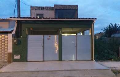 Imagem: A casa possui 3 Dormitórios, 4 Banheiros, 2 Vagas na garagem