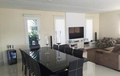 Imagem: A casa em condomínio possui 4 Dormitórios, 5 Banheiros, 4