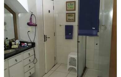 Imagem: A casa possui 3 Dormitórios, 2 Banheiros, 3 Vagas na garagem