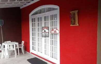 Imagem: A casa possui 3 Dormitórios, 3 Banheiros, 5 Vagas na garagem