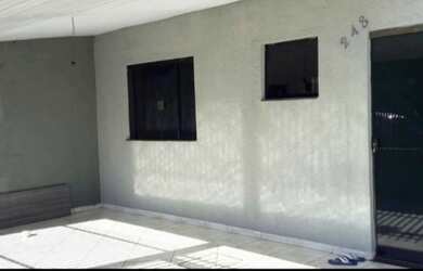 Imagem: A casa possui 3 Dormitórios, 1 Banheiro, 3 Vagas na garagem