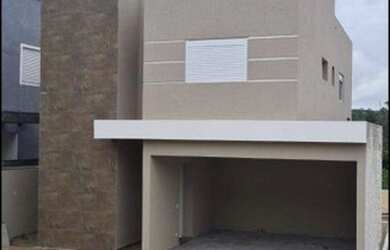 Imagem: A casa possui 4 Dormitórios, 5 Banheiros, 4 Vagas na garagem