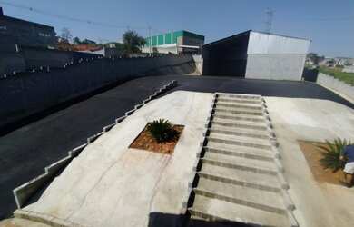 Imagem: O depósito possui 5 Vagas na garagem, 400m² de Área e está