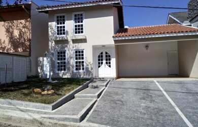 Imagem: A casa possui 3 Dormitórios, 1 Banheiro, 210m² de Área e