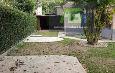 Imagem 2: Terreno localizado em Itaipava possui três casas e um galpão para venda