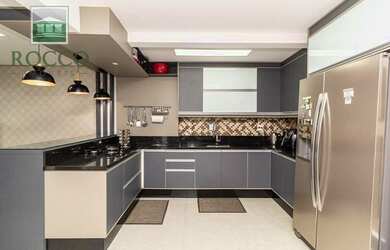 Imagem: A casa possui 3 Dormitórios, 1 Banheiro, 3 Vagas na garagem