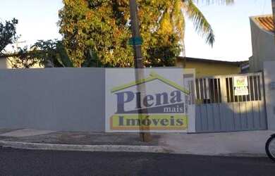 Imagem: A casa possui 2 Dormitórios, 1 Banheiro, 4 Vagas na garagem