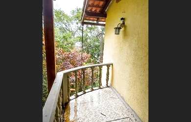 Imagem: A casa possui 1 Dormitório, 2 Banheiros, 1 Vaga na garagem