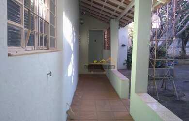 Imagem: A casa possui 3 Dormitórios, 2 Banheiros, 256m² de Área e