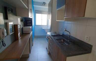 Imagem: O apartamento possui 2 Dormitórios, 1 Banheiro, 1 Vaga na garagem