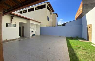 Imagem: A casa possui 4 Dormitórios, 3 Banheiros, 3 Vagas na garagem