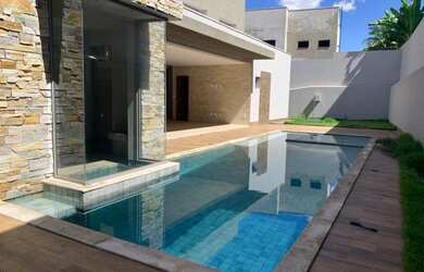 Imagem: A casa em condomínio possui 5 Dormitórios, 5 Banheiros, 4